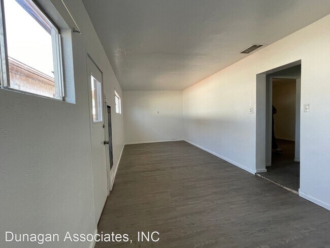 Building Photo - 3 br, 2 bath House - 1013 N. Pate Unit B