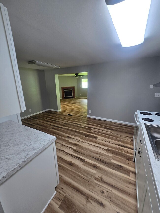 Foto del edificio - 5172 Saum St