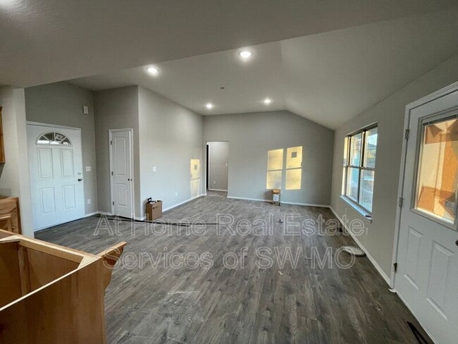Building Photo - 3904 W Linwood St