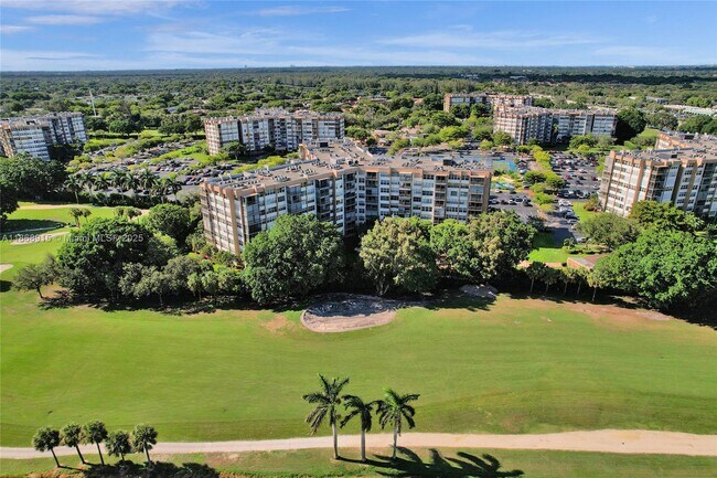 Foto del edificio - 1100 St Charles Pl