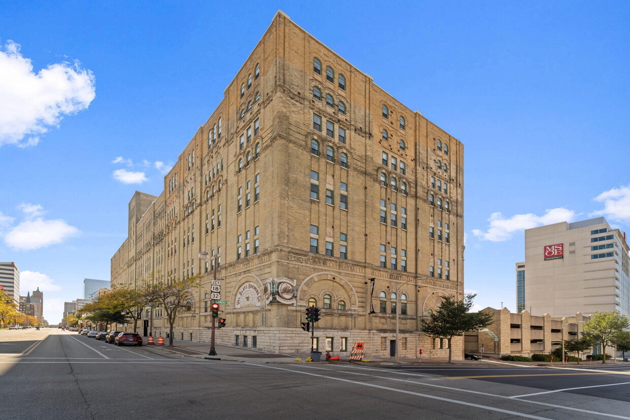 Primary Photo - 270 E Highland Ave