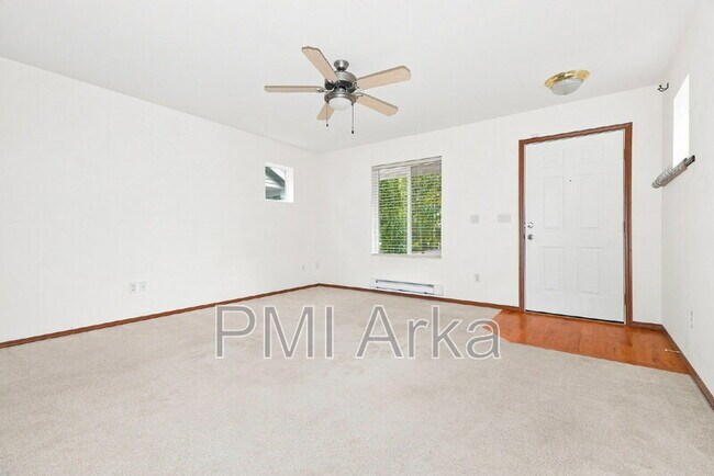 Foto del edificio - 11048 Elliston Way NE