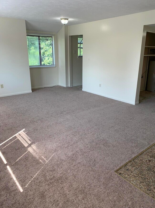 Building Photo - 460 Lenney Dr
