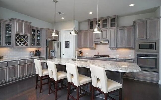 Building Photo - 11016 Cut Plains Loop