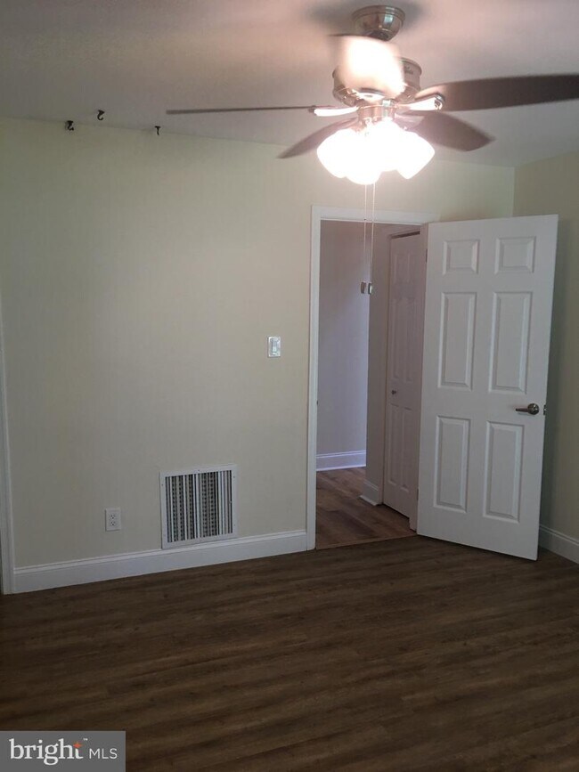 Building Photo - 4006 ADELAIDE Dr