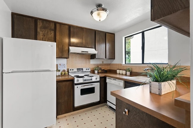 Building Photo - Charming 1 Bedroom 1 Bathroom Condo in the...