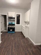 Building Photo - 906 Summit Ave