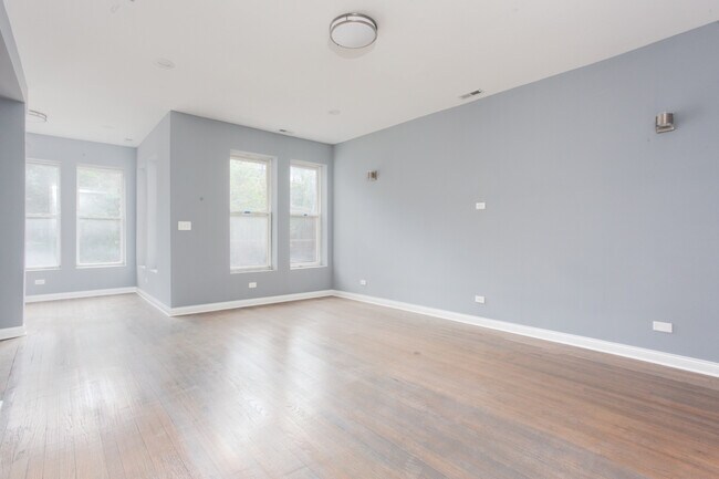 Building Photo - 5132 S Greenwood Ave