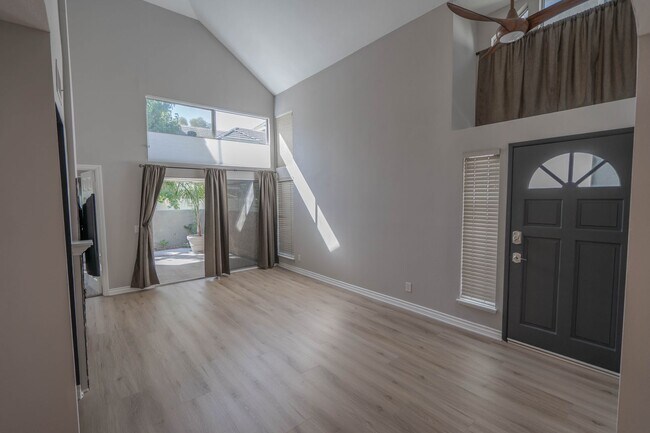 Building Photo - Arbor Park 2 Bedroom Condo for Rent in Val...