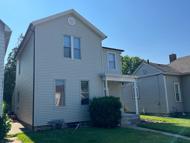 Building Photo - 609 S 14th