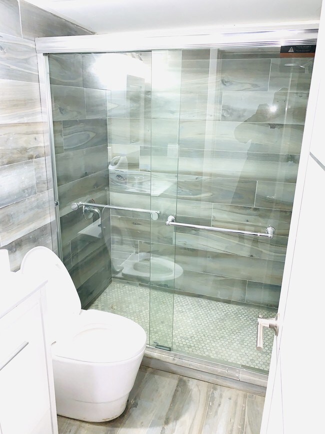 baño - 1893 Pacific St