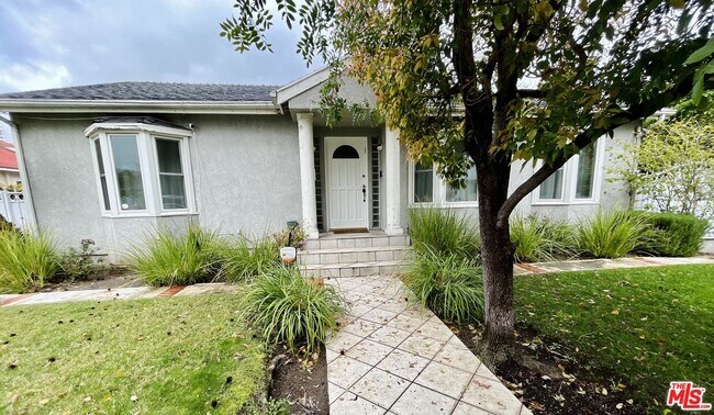 Foto del edificio - 13959 La Maida St