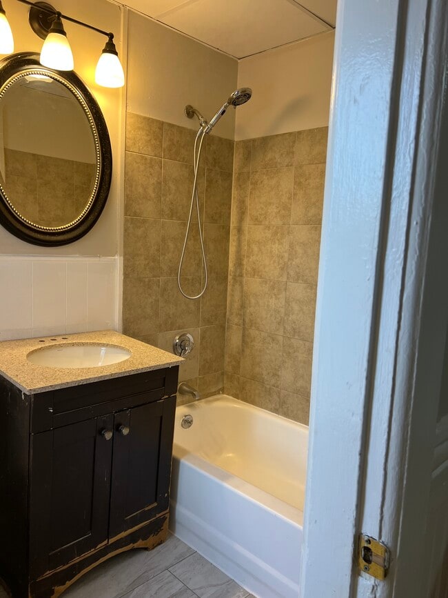 Building Photo - 143 Charlton St