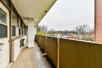 Building Photo - 445 Eglinton Ave E