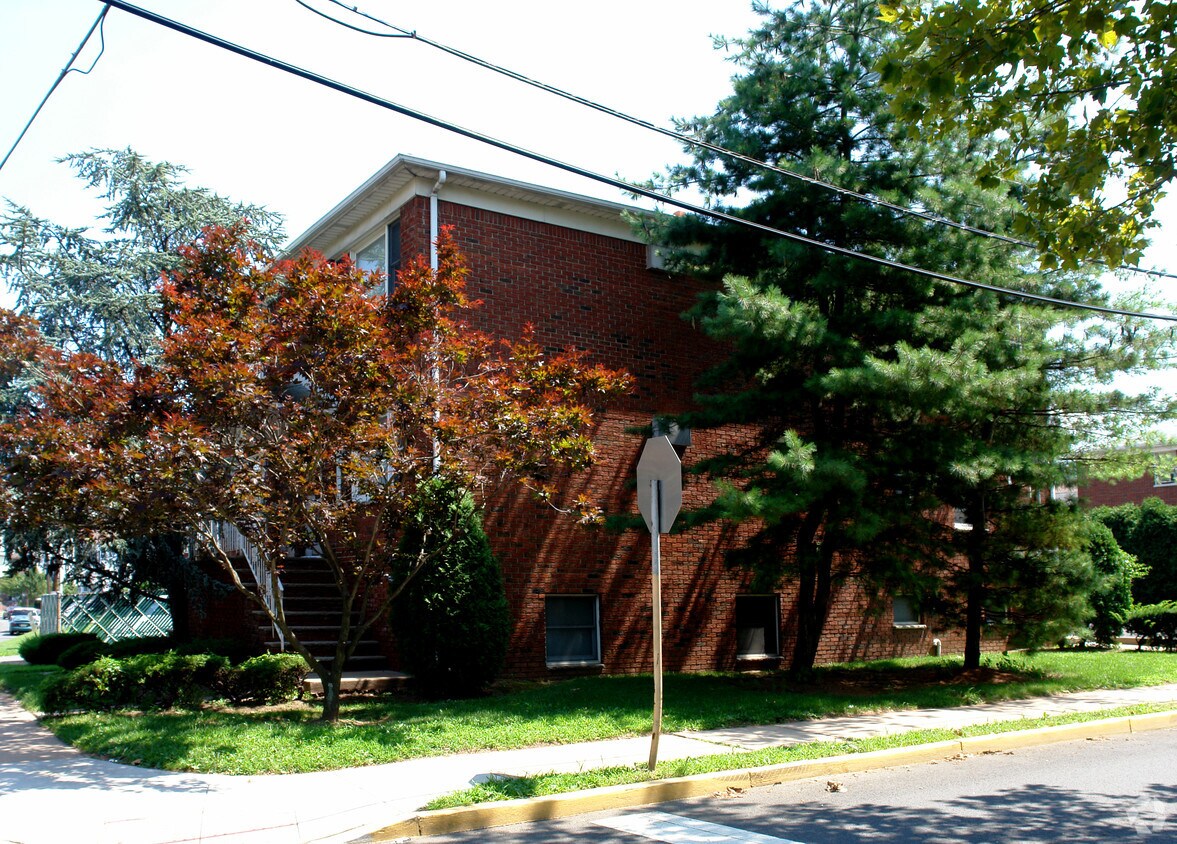 Building Photo - 808-810 Pearl St
