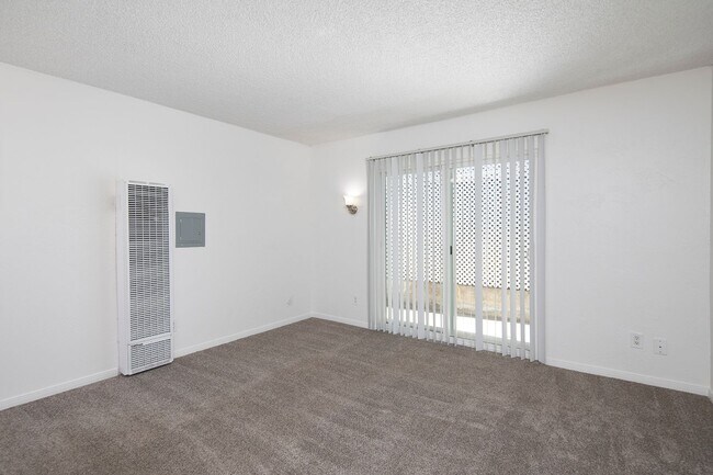Foto del edificio - 1 Bedroom in Carlsbad with Parking and Pri...