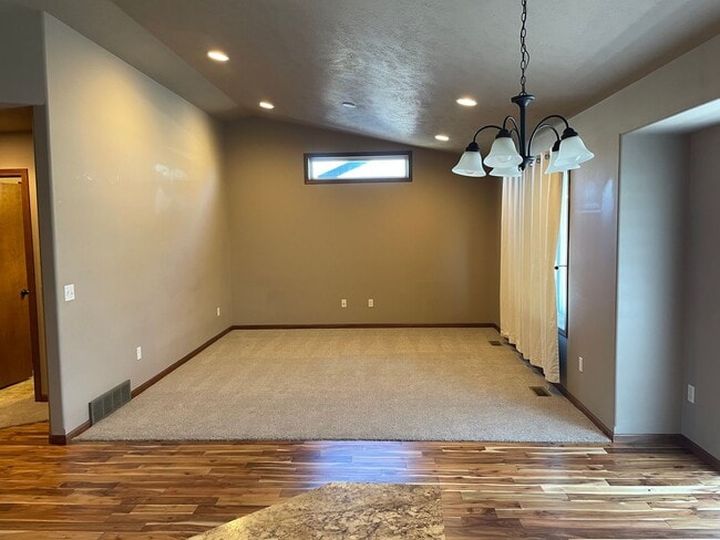 Foto del edificio - 5512 South Culbert Avenue