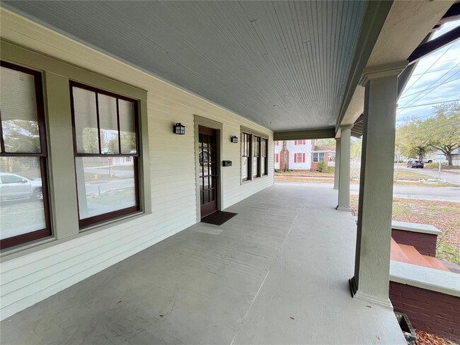 Building Photo - 1401 E Powhatan Ave