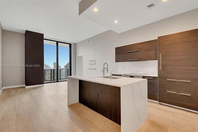 Foto del edificio - 45 SW 9th St