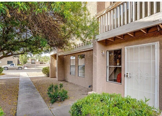 Foto del edificio - 2845 E Tracy Ln