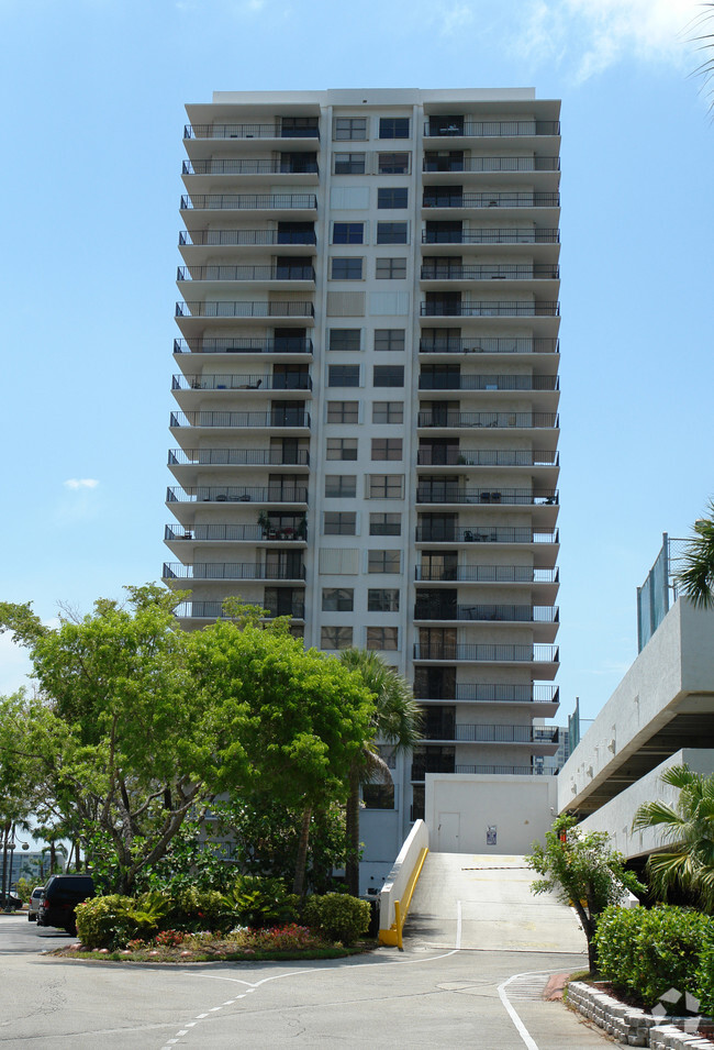 Building Photo - Tower at Biscayne Cove