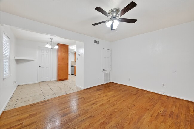 Building Photo - 115 Aurora St