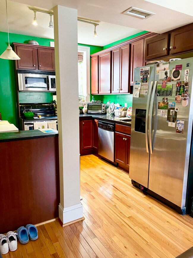 Kitchen - 2923 Floyd Ave