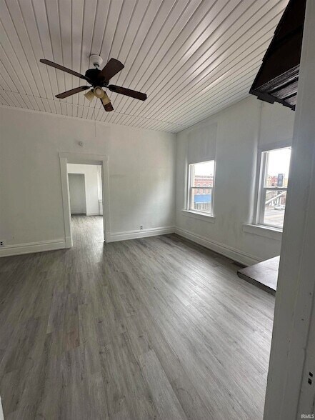 Foto del edificio - 104 W Michigan St