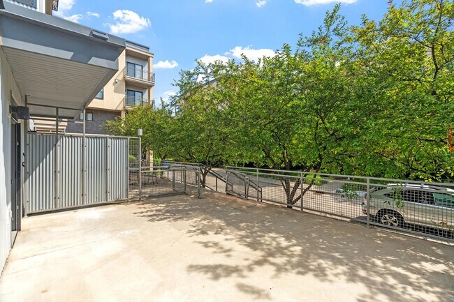 Building Photo - 820 Emerald St SE