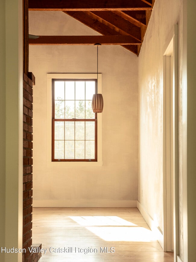 Building Photo - 61 Schoolhouse Rd