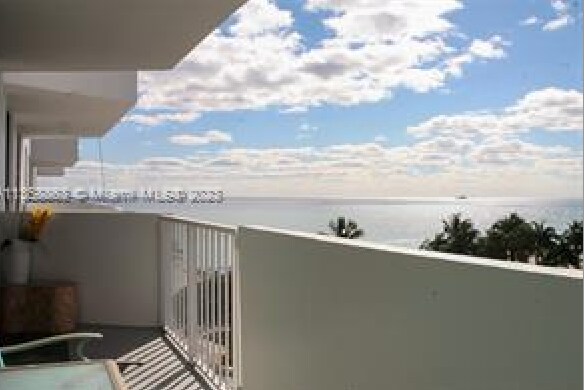Building Photo - 4301 Collins Ave