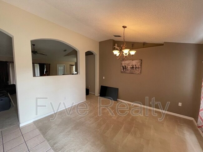 Building Photo - 2912 Foxdale Dr