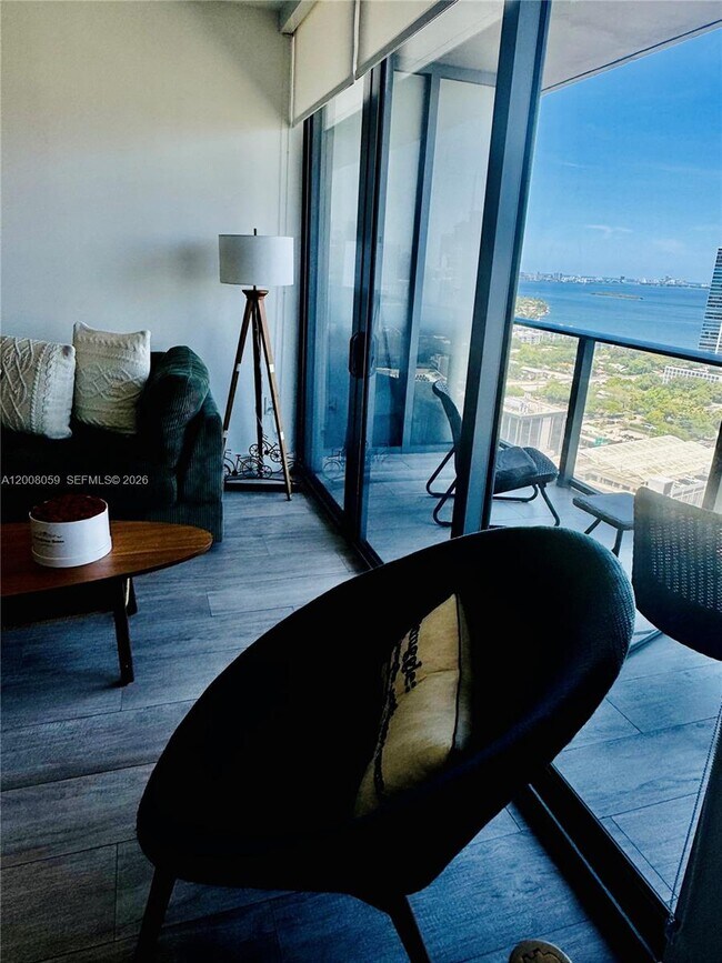 Foto del edificio - 121 NE 34th St