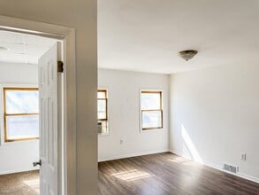 Building Photo - 14 N River St