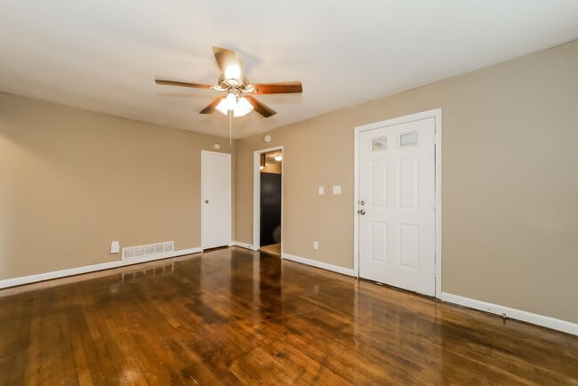 Foto del edificio - 6237 Continental Cir