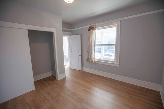 Foto del edificio - Renovated SingleFamily House, 4BR1.5BA, Ne...