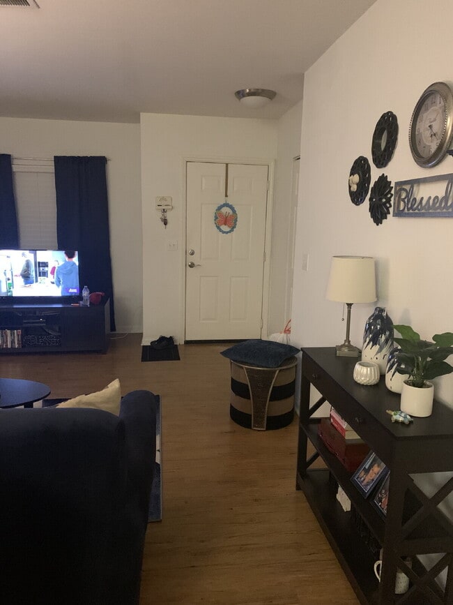 Building Photo - First Floor One Bedroom Plantation Point C...