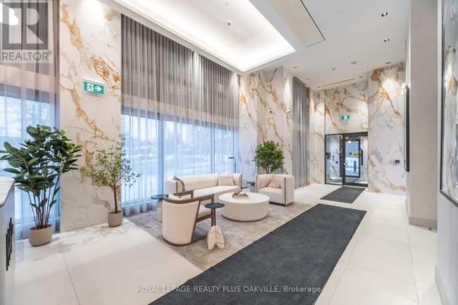 Building Photo - 2088 James St