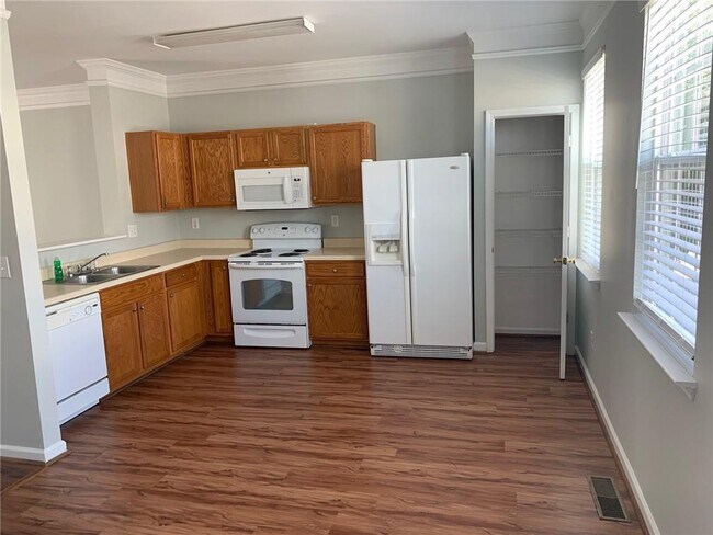 Foto del edificio - 6818 Blackstone Pl