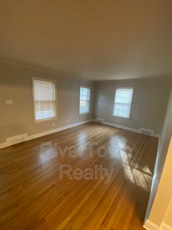 Building Photo - 3570 Poplar Ave