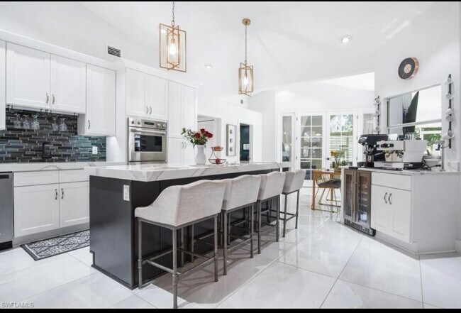 Building Photo - 8139 Las Palmas Way