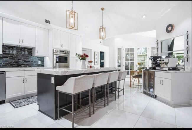 Foto del edificio - 8139 Las Palmas Way