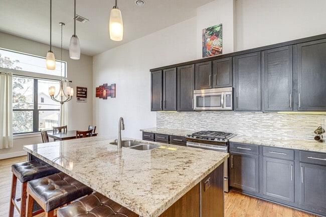 Building Photo - 1613 Bonner St