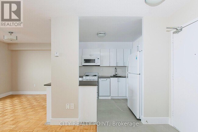 Photo du bâtiment - 666-1666 Spadina Ave.