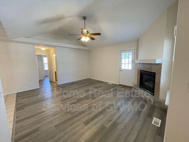 Building Photo - 701 S Pinhook Dr