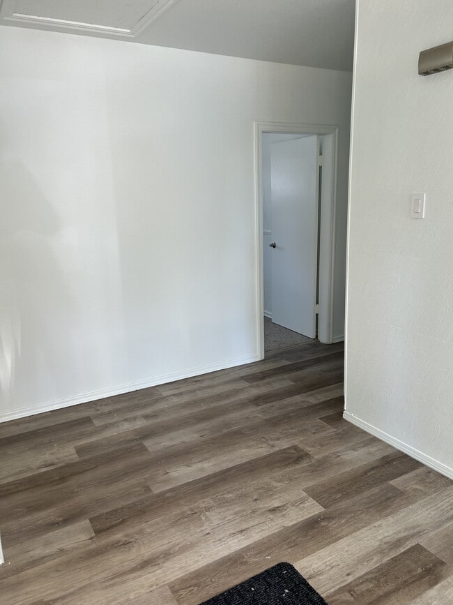 Building Photo - 11829-11847 47 St NW