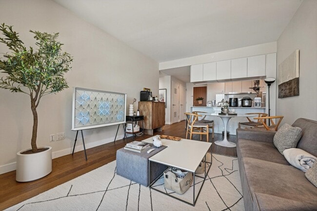 Building Photo - 99 Hudson St