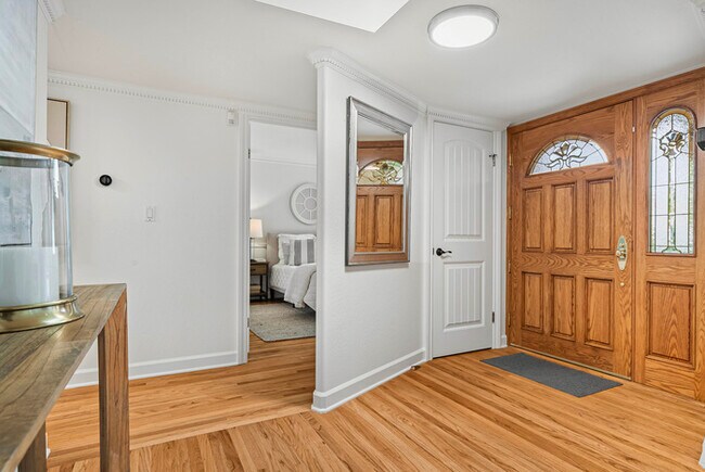 Foto del edificio - West San Jose home four bedrooms three baths with separate bedroom and full bath