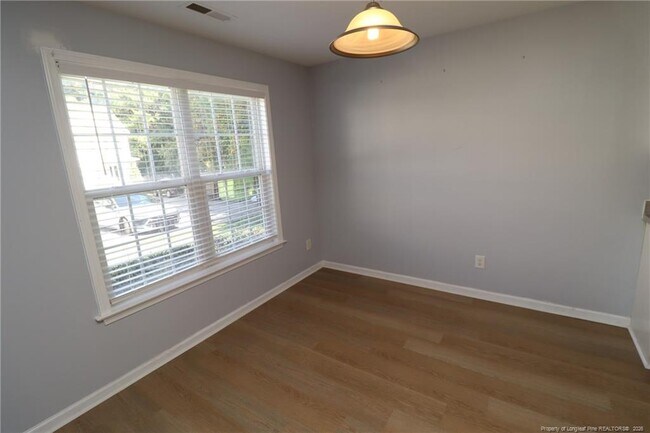 Foto del edificio - 410 Whitehall Ct