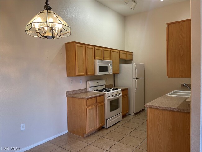 Building Photo - 3395 Cactus Shadow St